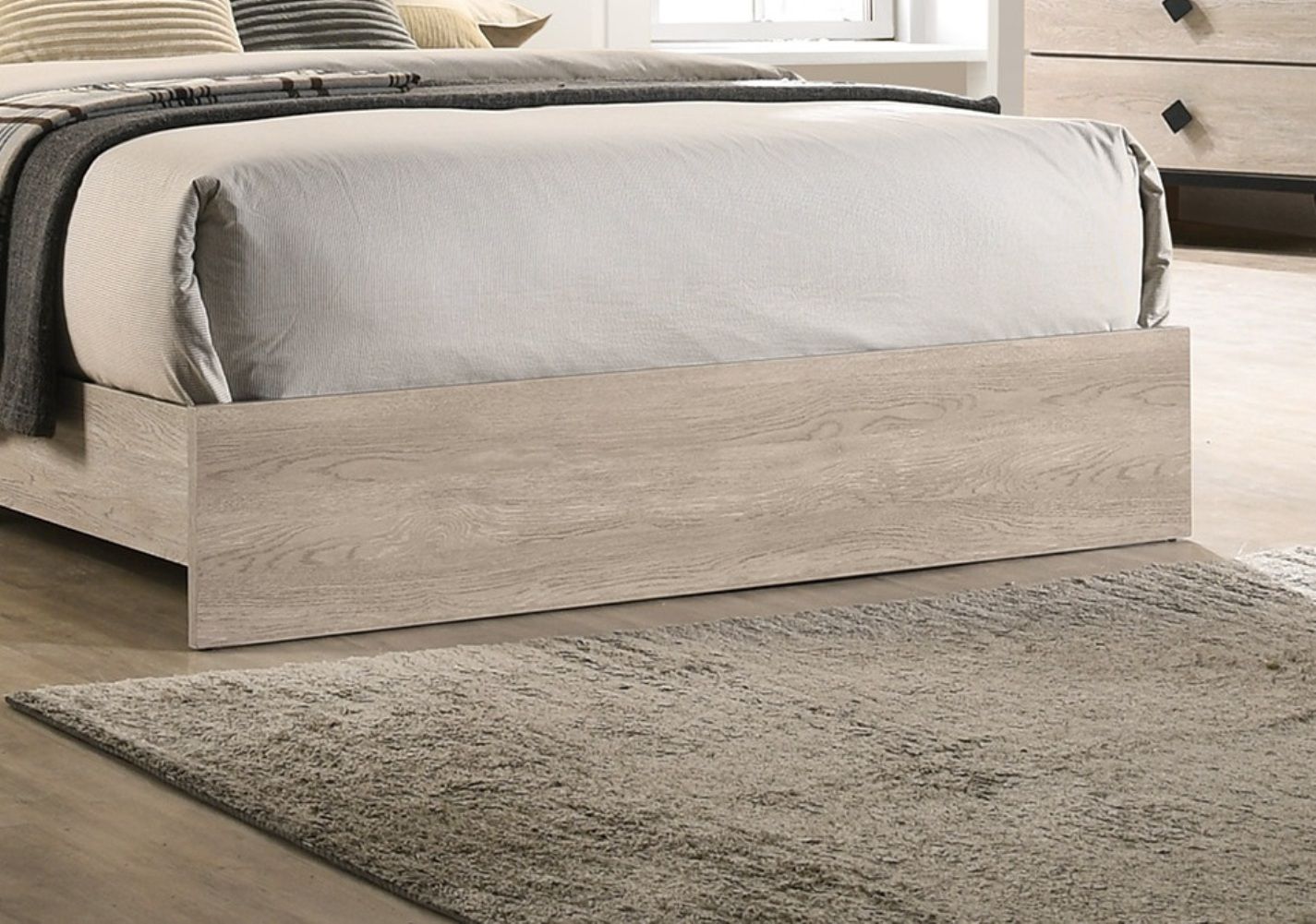 Cream Finish Queen Size Bed Bedroom Furniture